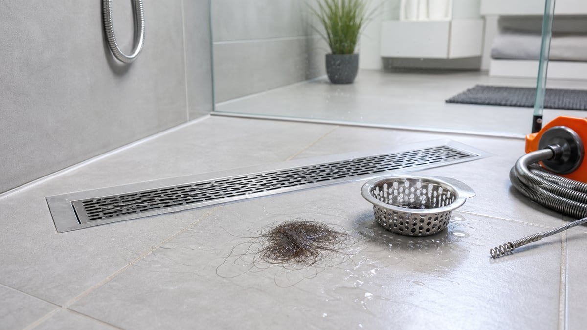 Banyo ve duş giderinde yavaş akış problemi görseli